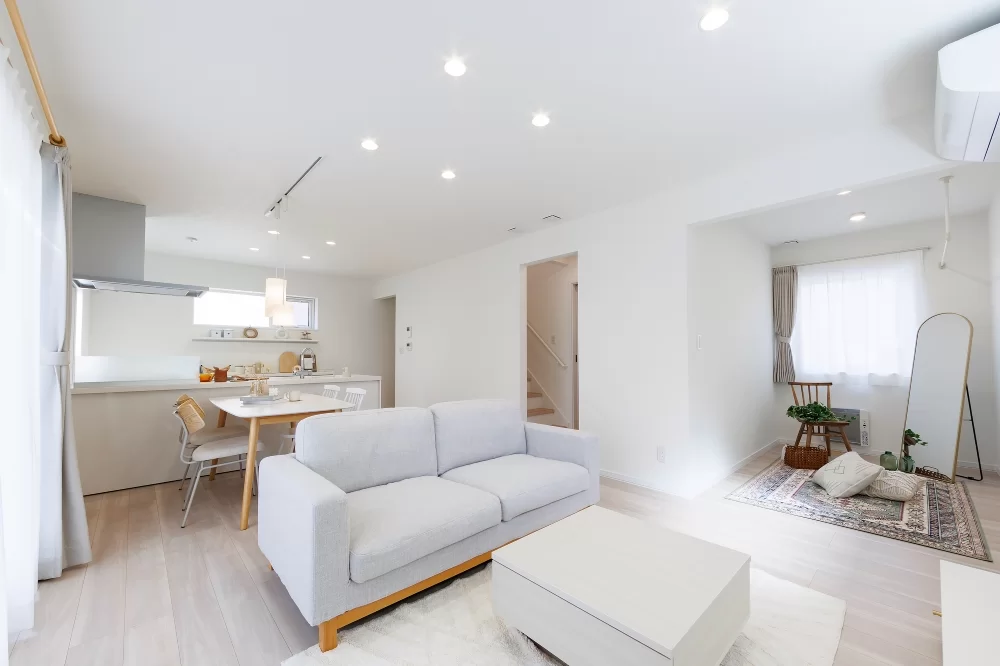 【ホワイト×グレーで整える、家事動線の美しい家“Wash(ウォッシュ) ”】千歳市大和3丁目｜モデ…