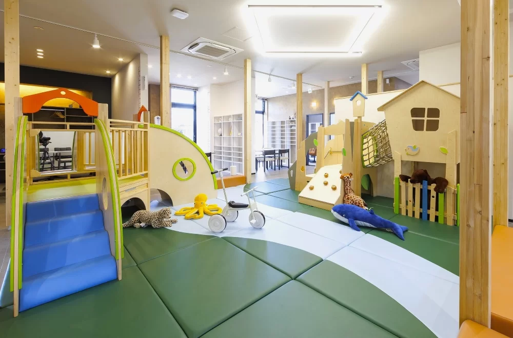 【お子様連れ大歓迎！広々キッズパーク完備でじっくり話せる】ロゴスホーム札幌西ショールーム