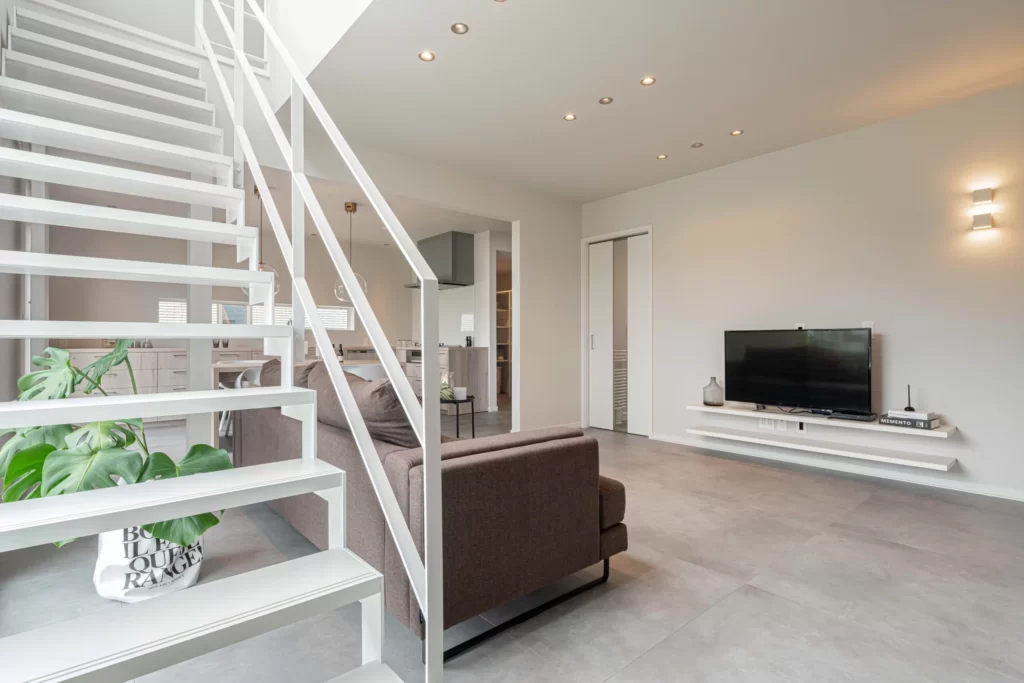 【吹き抜け×中二階、開放感あふれる住まい】昭和中央1丁目｜オーナー様邸完成見学会