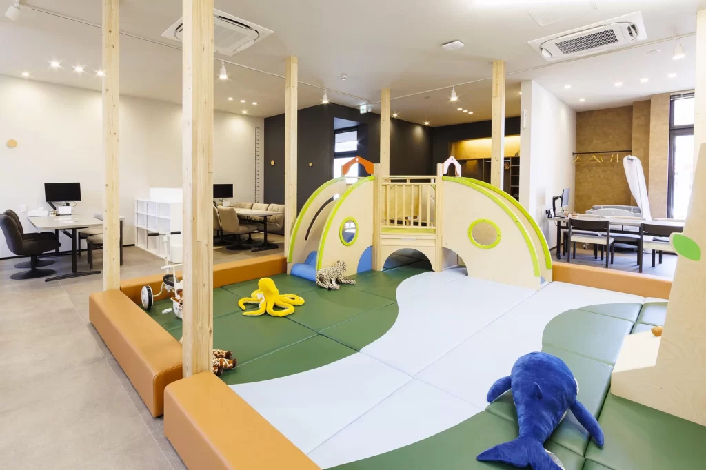 【お子様連れ大歓迎！広々キッズパーク完備でじっくり話せる】ロゴスホーム札幌西ショールーム
