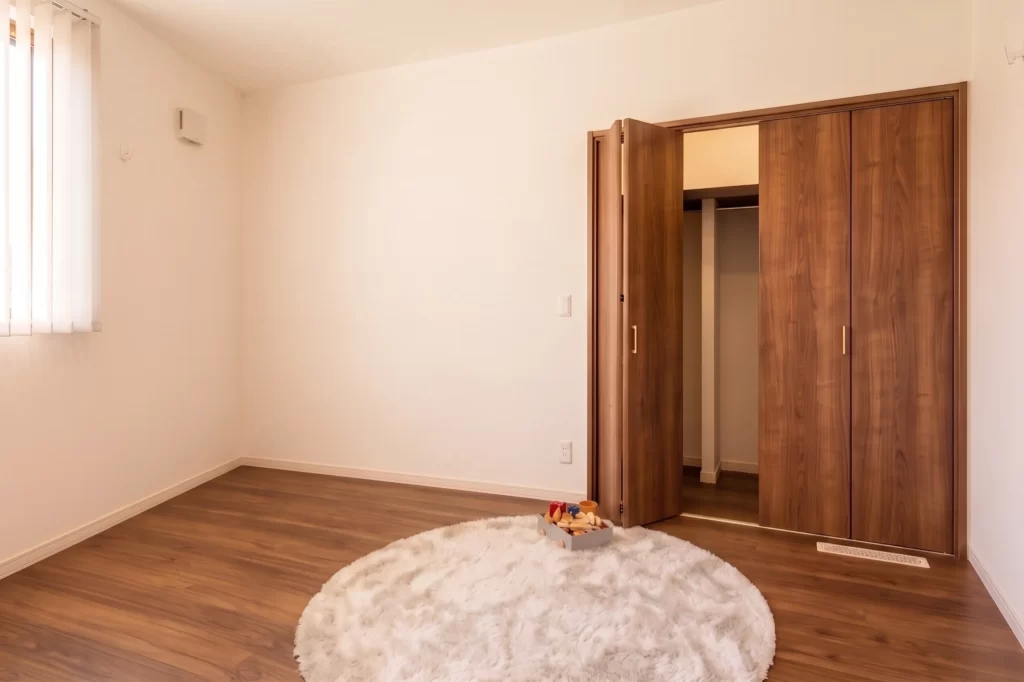 【木目とグレーが調和する、収納上手な平屋】末広東2条3丁目｜モデルハウス-楸(HISAGI)-