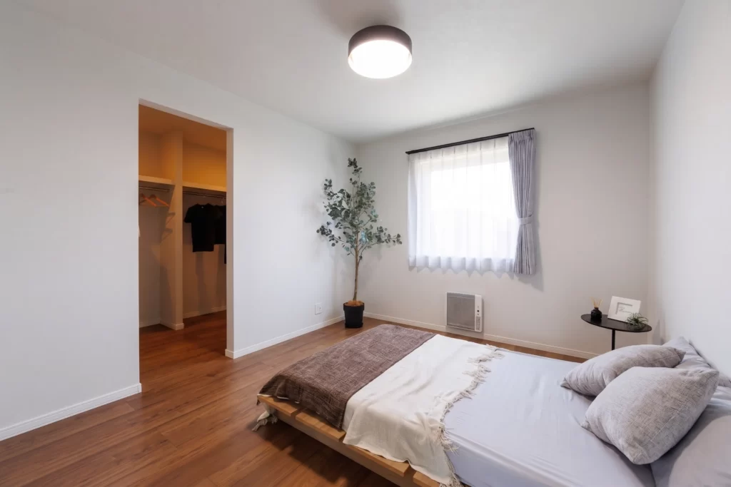 【木目とグレーが調和する、収納上手な平屋】末広東2条3丁目｜モデルハウス-楸(HISAGI)-