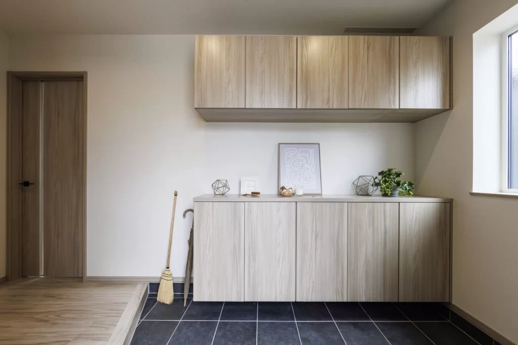 【光を纏う、アーバンシックな住まい】ウトナイ南2丁目｜モデルハウス-GRINT(グリント)-