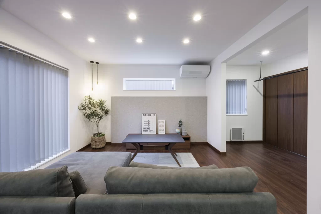 【木目とグレーが調和する、収納上手な平屋】末広東2条3丁目｜モデルハウス-楸(HISAGI)-