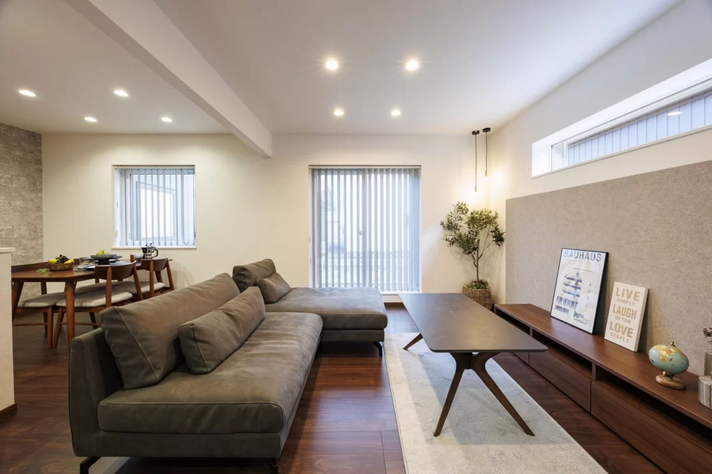 【木目とグレーが調和する、収納上手な平屋】末広東2条3丁目｜モデルハウス-楸(HISAGI)-