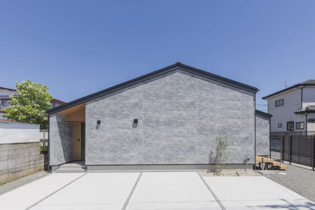 【リゾートヴィラのような勾配天井の平屋】石巻市向陽町2丁目｜モデルハウス